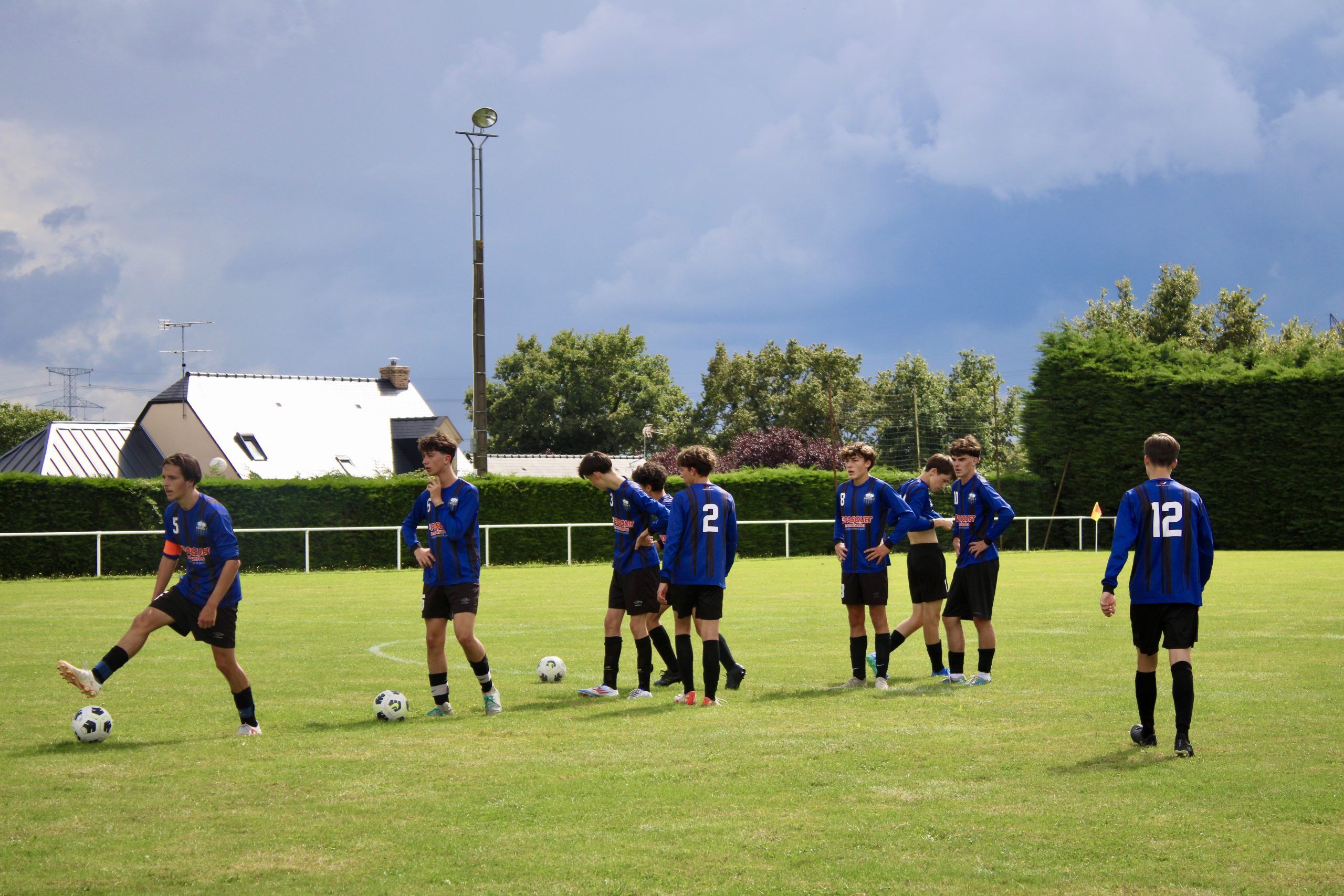 Echauffement de l'équipe u17 du groupement jeunes Portes de Bretagne